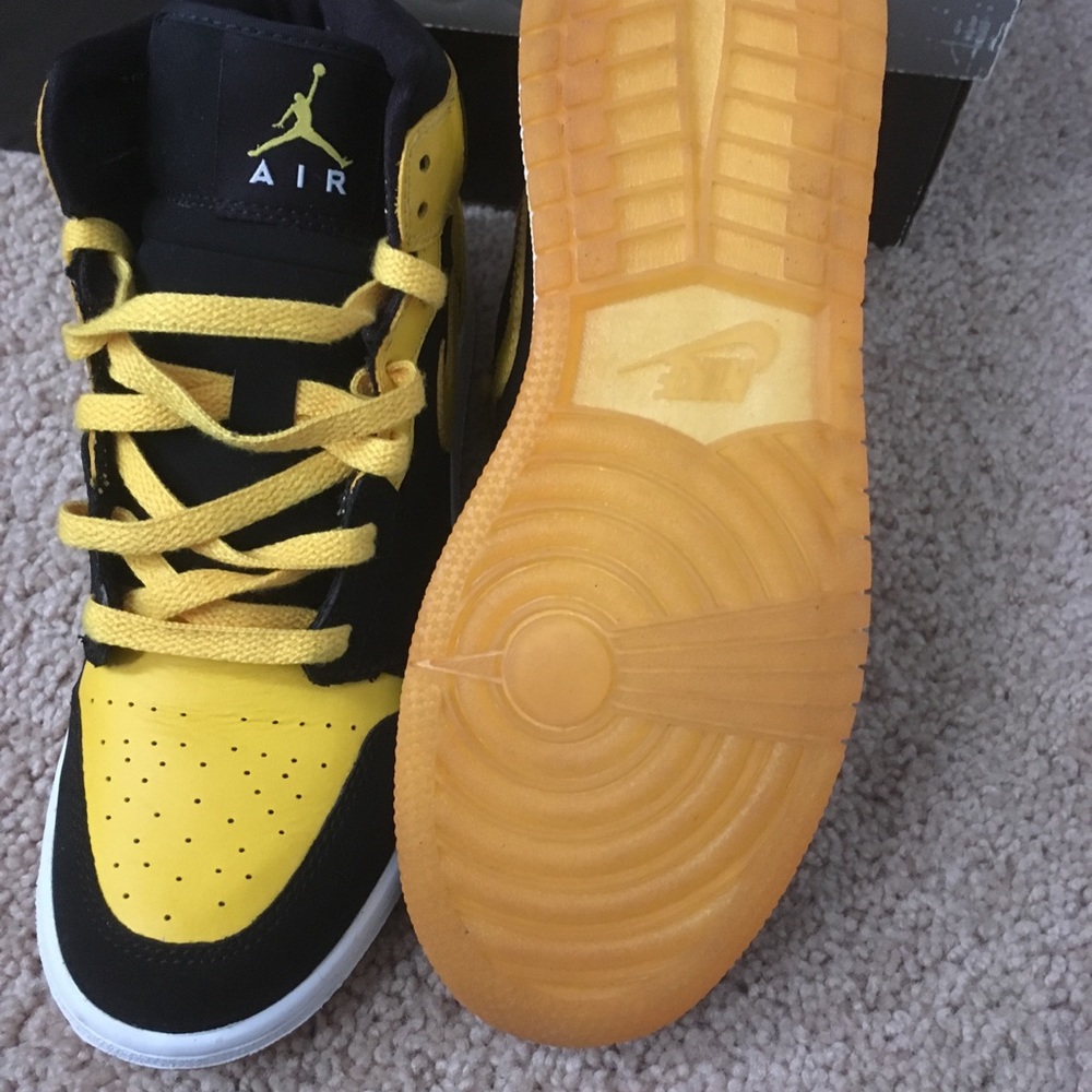 Air Jordan 1 Retro  new love